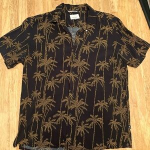 Men’s button up top